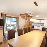 Apartment In Near Lift