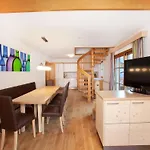 Apartment In Near Lift *