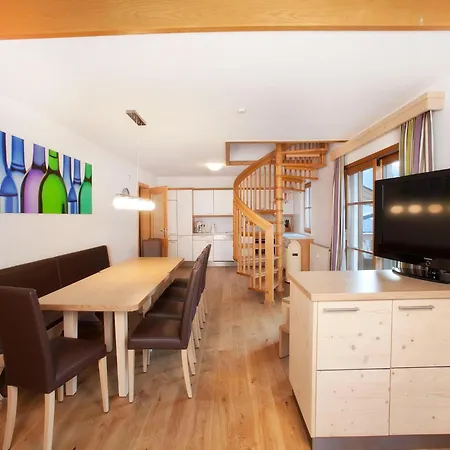 Apartament In Near Lift *