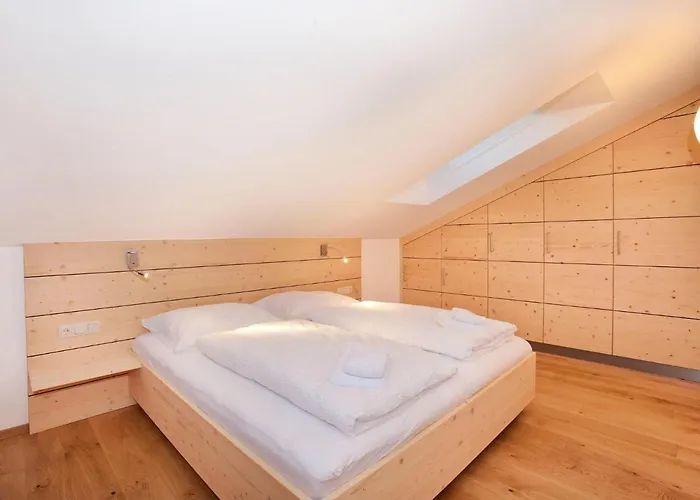 דירה In Near Lift *